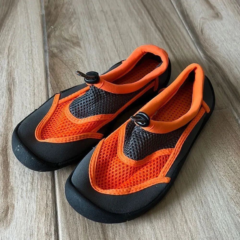 WONDER NATION Water Shoes Size 2-3